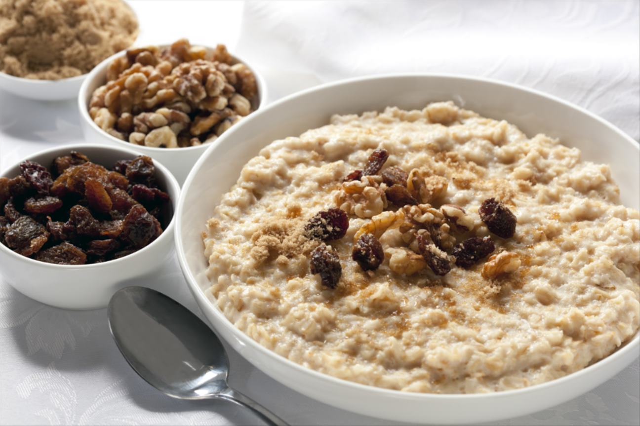 ovesná kaše s ořechy a ovocem